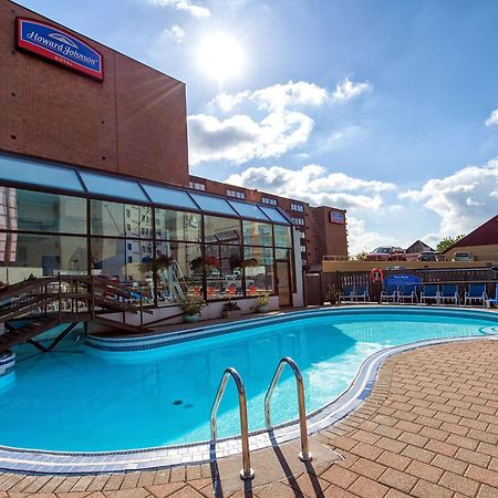Howard Johnson Plaza By Wyndham By The Falls Niagara Bagian luar foto