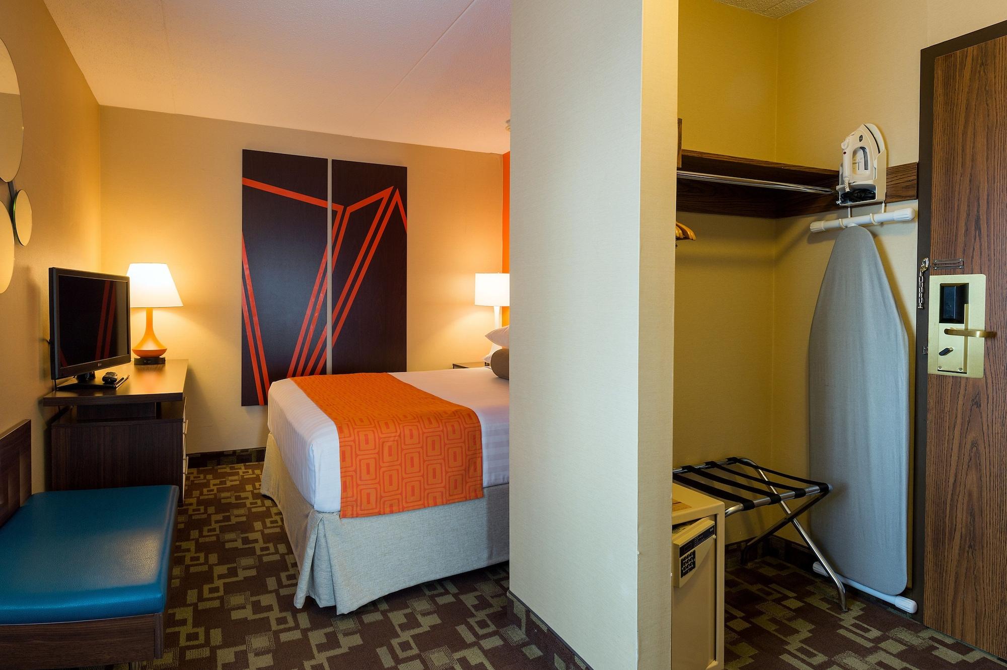 Howard Johnson Plaza By Wyndham By The Falls Niagara Bagian luar foto