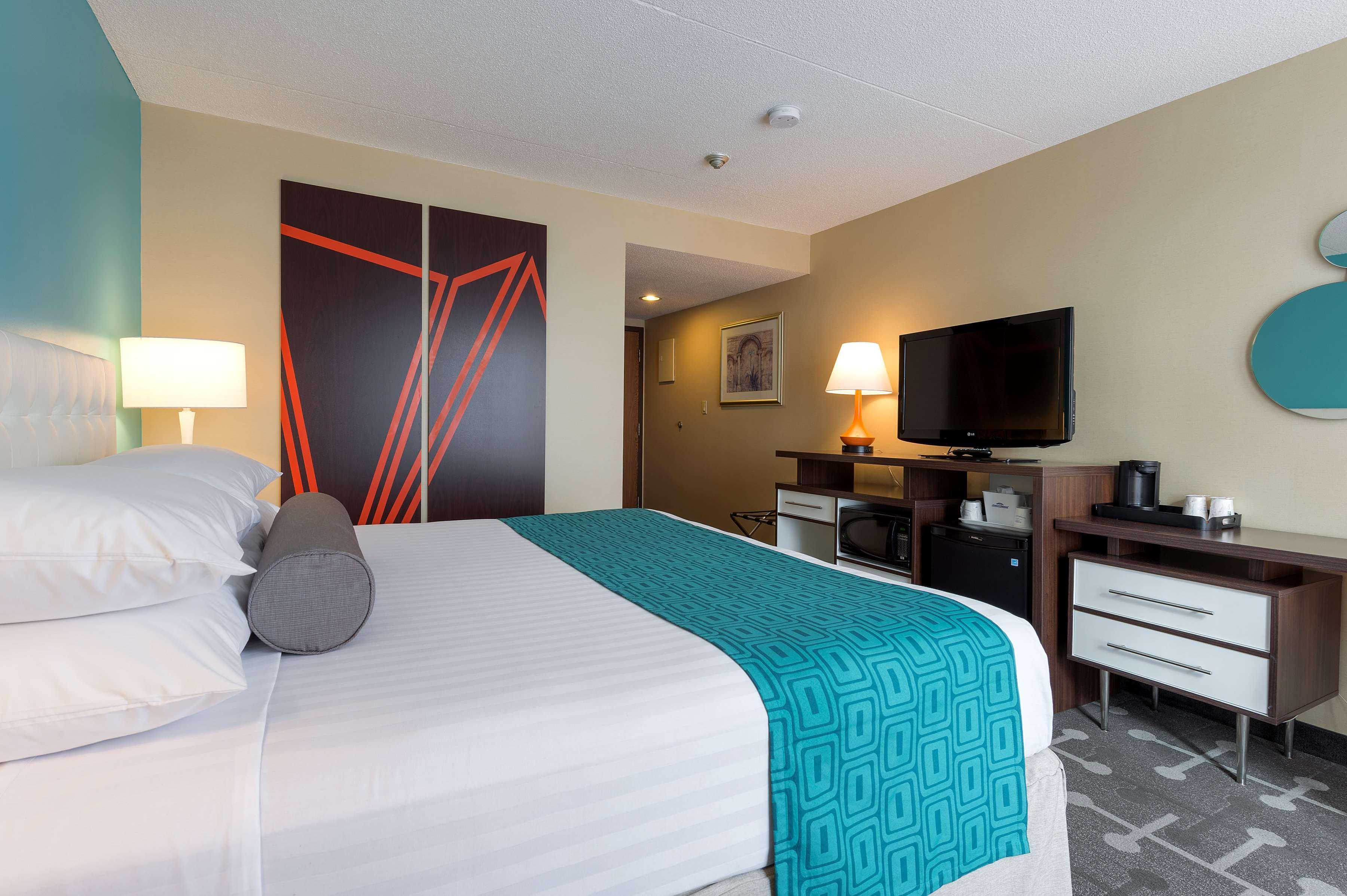Howard Johnson Plaza By Wyndham By The Falls Niagara Bagian luar foto