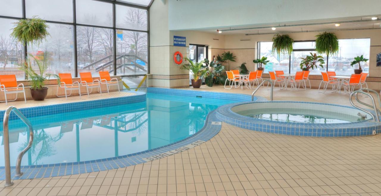 Howard Johnson Plaza By Wyndham By The Falls Niagara Bagian luar foto
