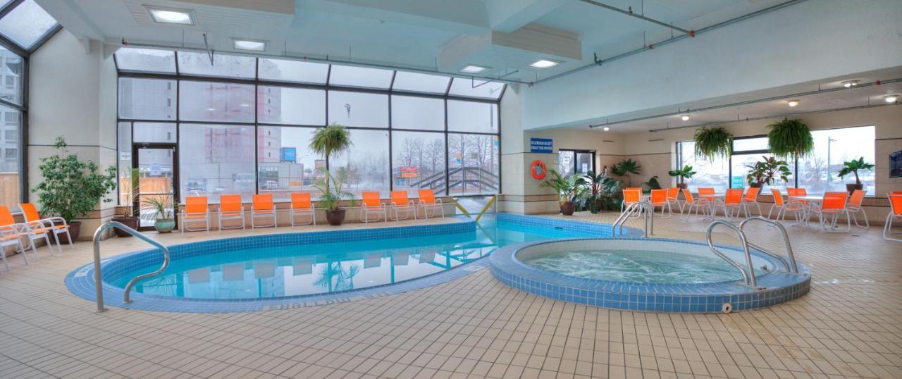 Howard Johnson Plaza By Wyndham By The Falls Niagara Bagian luar foto