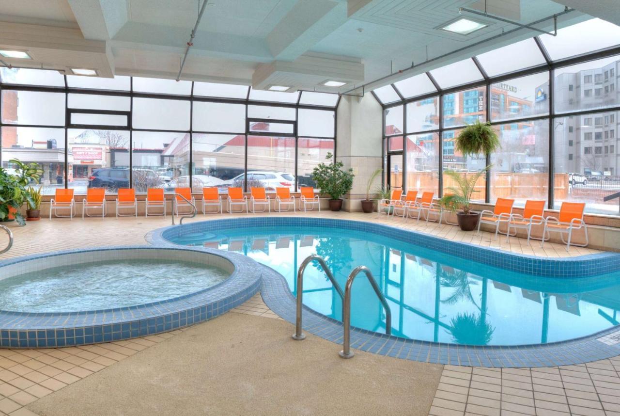 Howard Johnson Plaza By Wyndham By The Falls Niagara Bagian luar foto