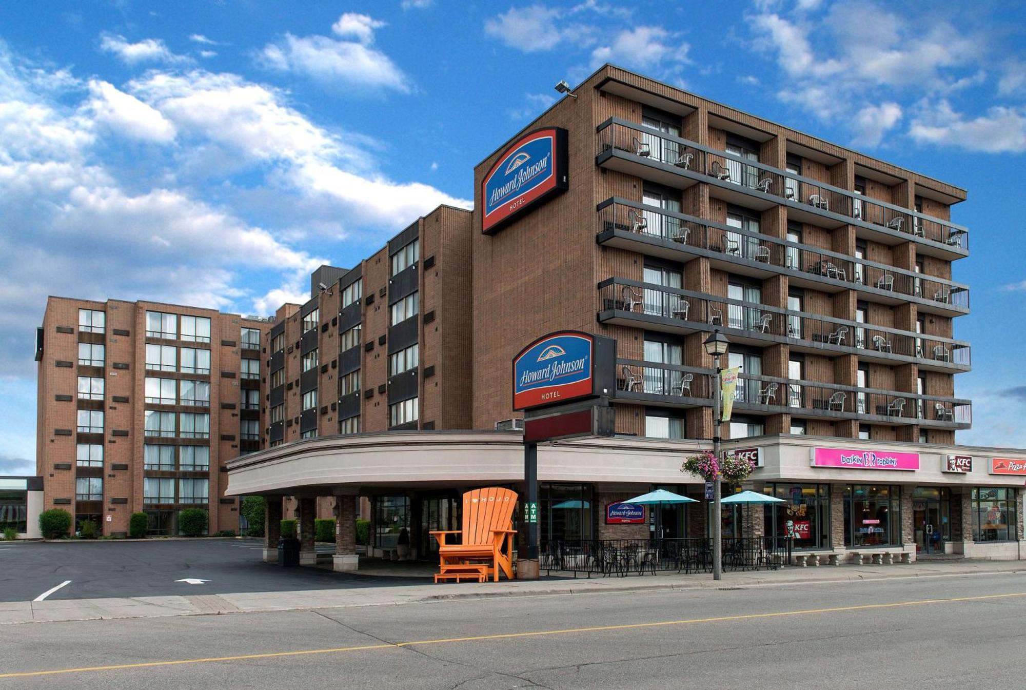 Howard Johnson Plaza By Wyndham By The Falls Niagara Bagian luar foto
