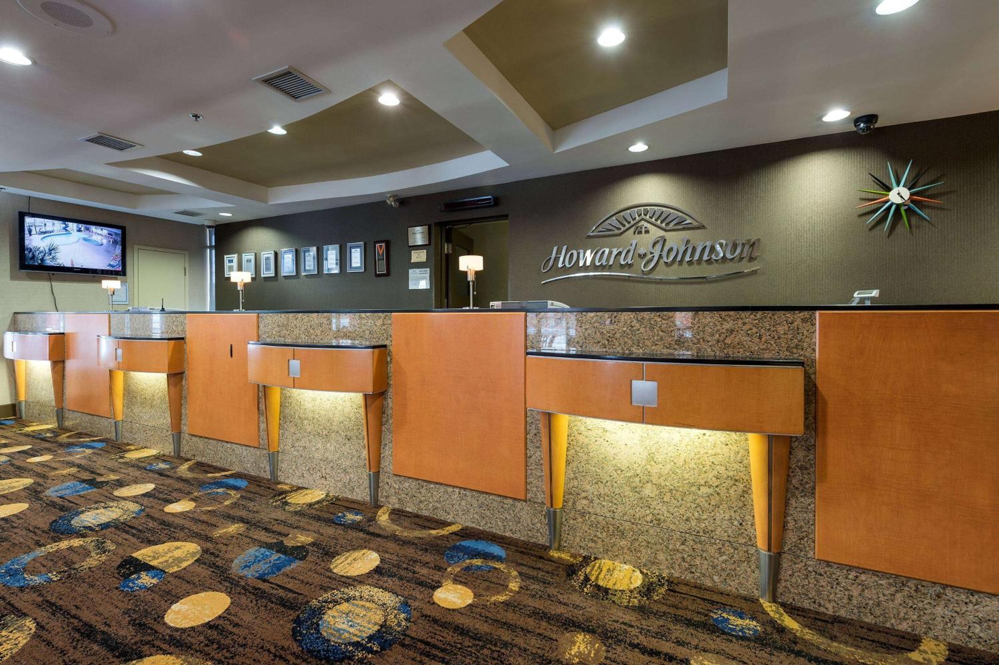 Howard Johnson Plaza By Wyndham By The Falls Niagara Bagian luar foto