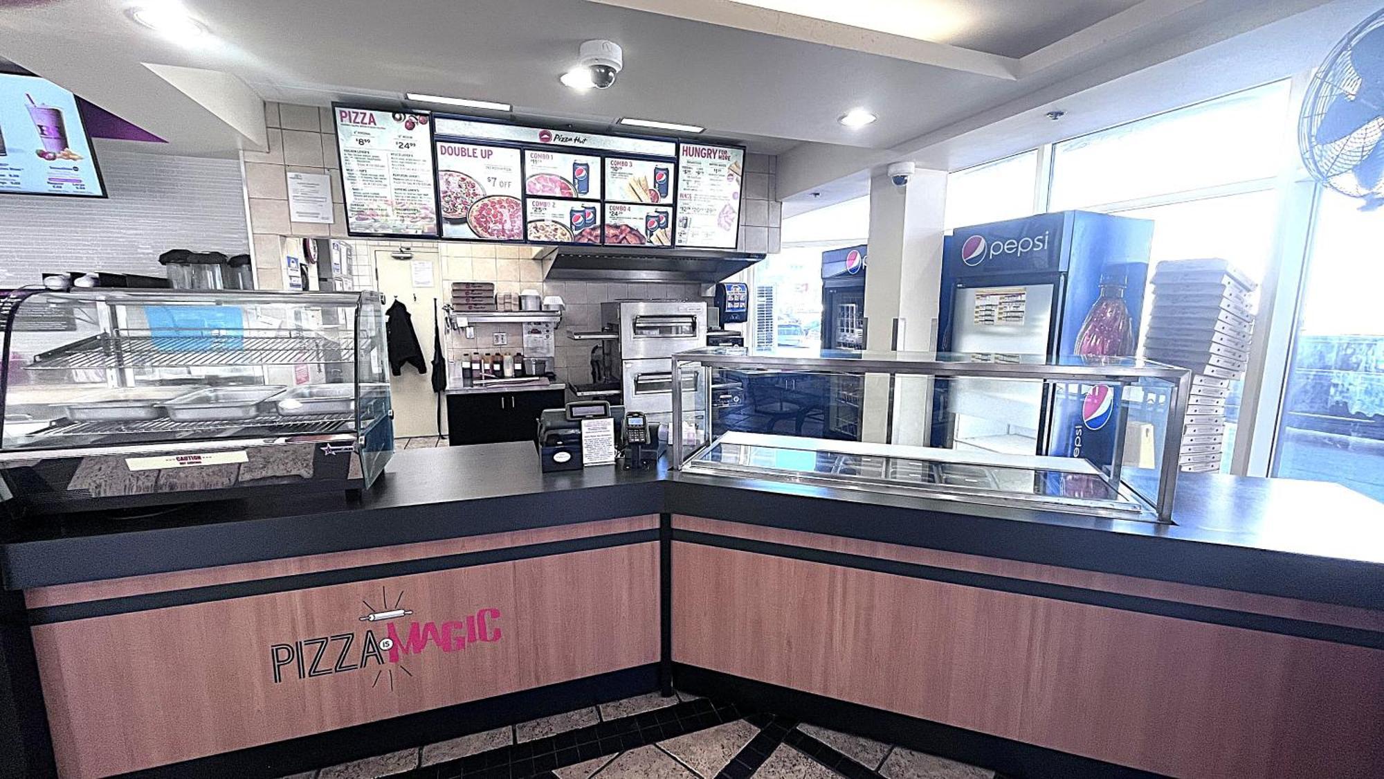 Howard Johnson Plaza By Wyndham By The Falls Niagara Bagian luar foto