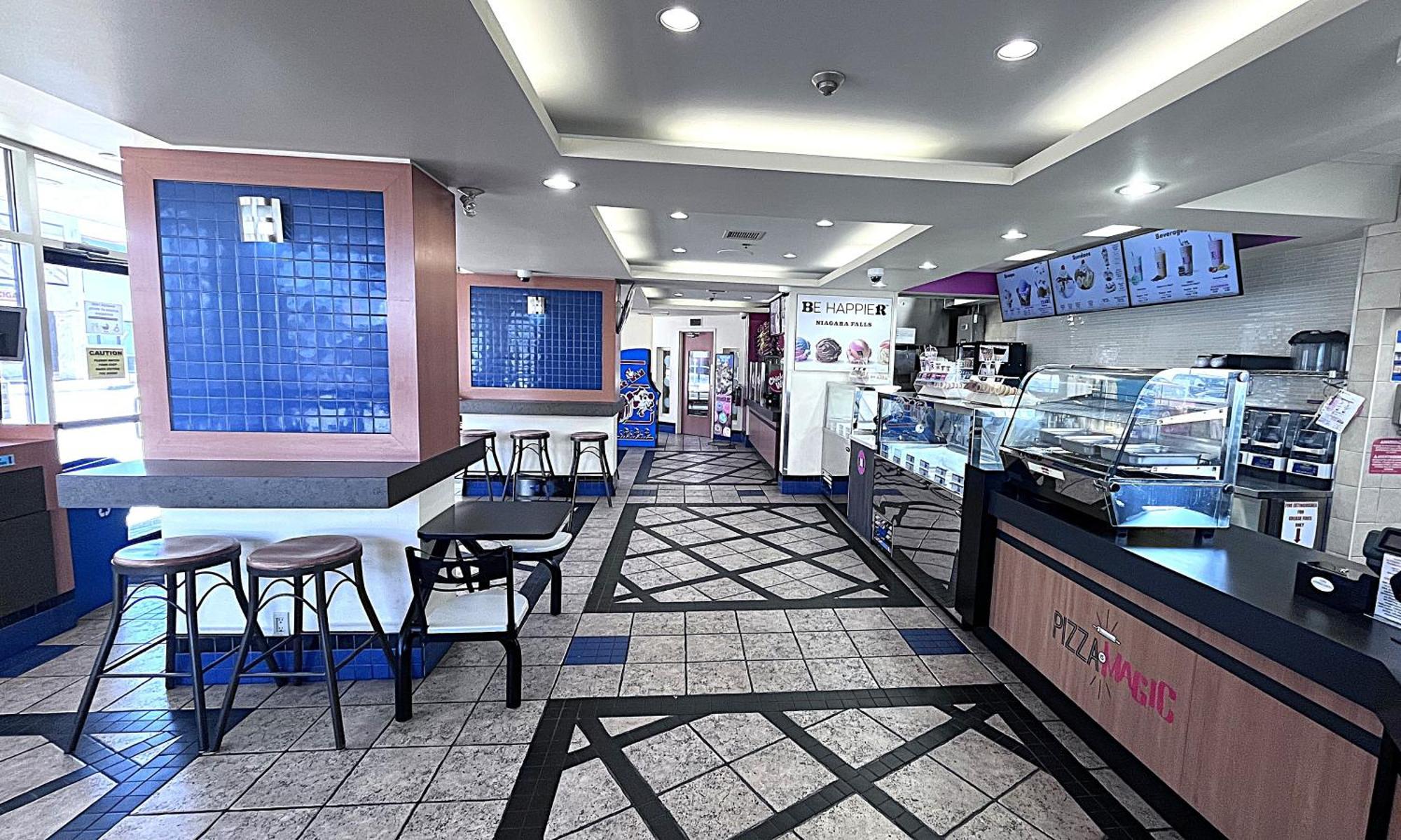 Howard Johnson Plaza By Wyndham By The Falls Niagara Bagian luar foto