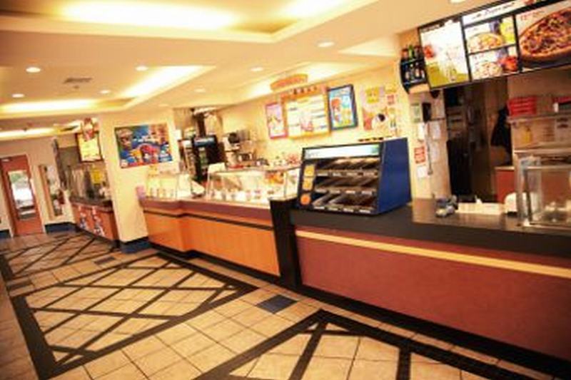 Howard Johnson Plaza By Wyndham By The Falls Niagara Bagian luar foto