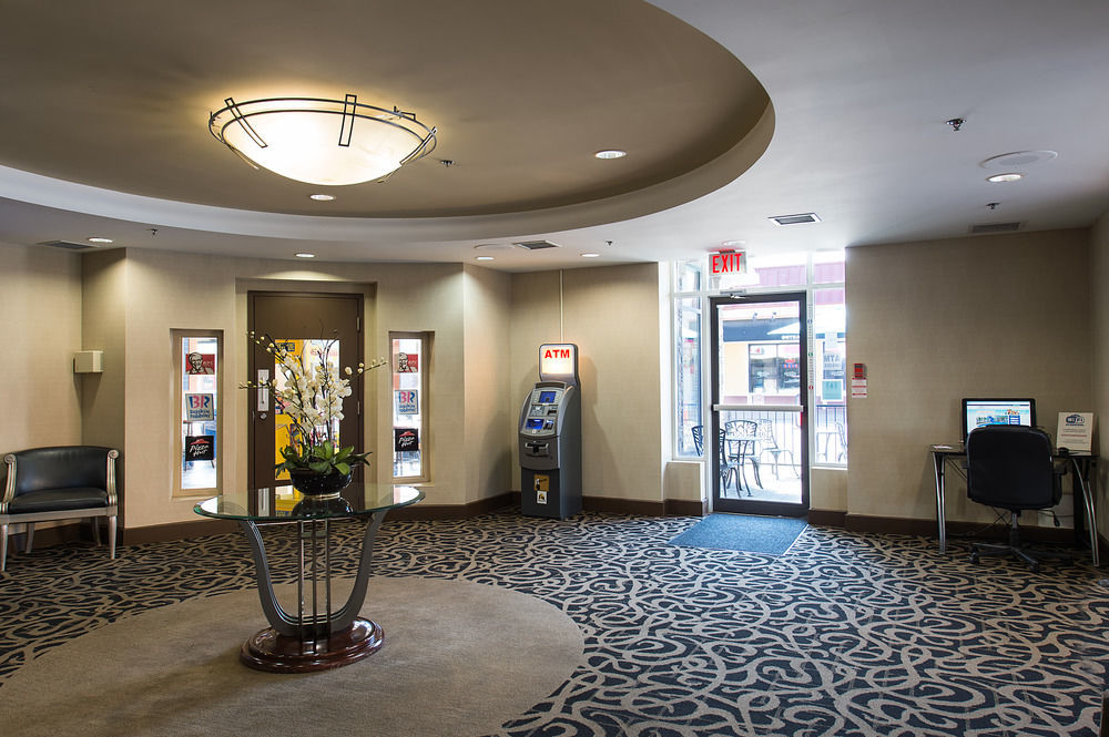 Howard Johnson Plaza By Wyndham By The Falls Niagara Bagian luar foto
