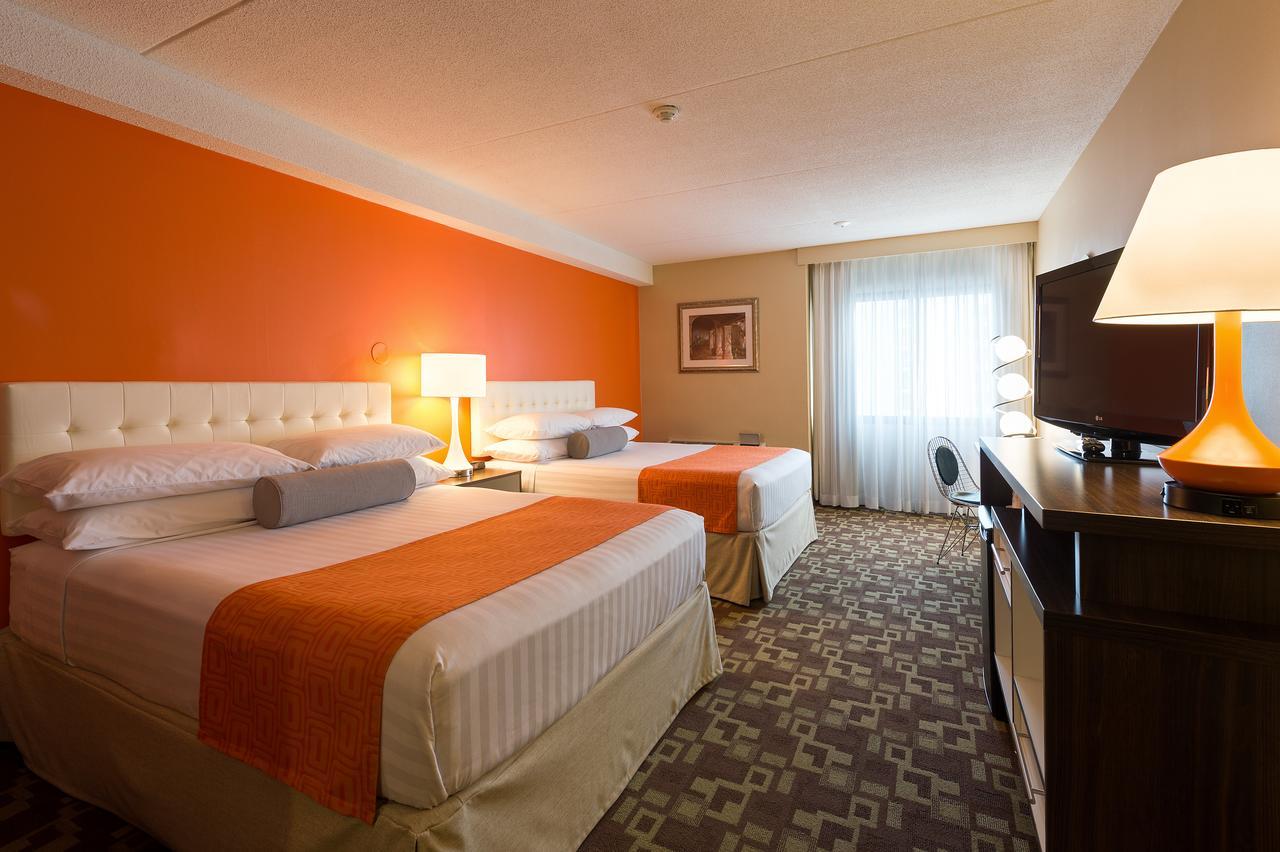 Howard Johnson Plaza By Wyndham By The Falls Niagara Bagian luar foto