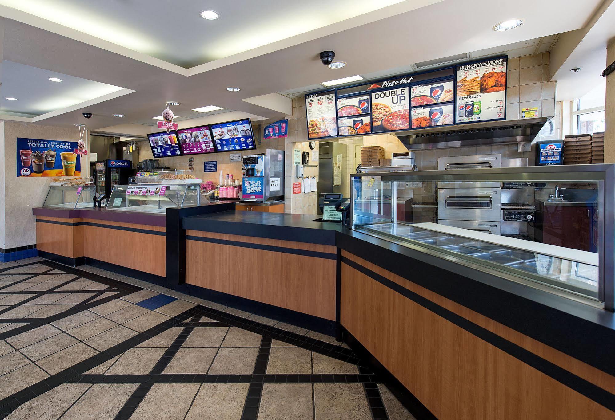 Howard Johnson Plaza By Wyndham By The Falls Niagara Bagian luar foto