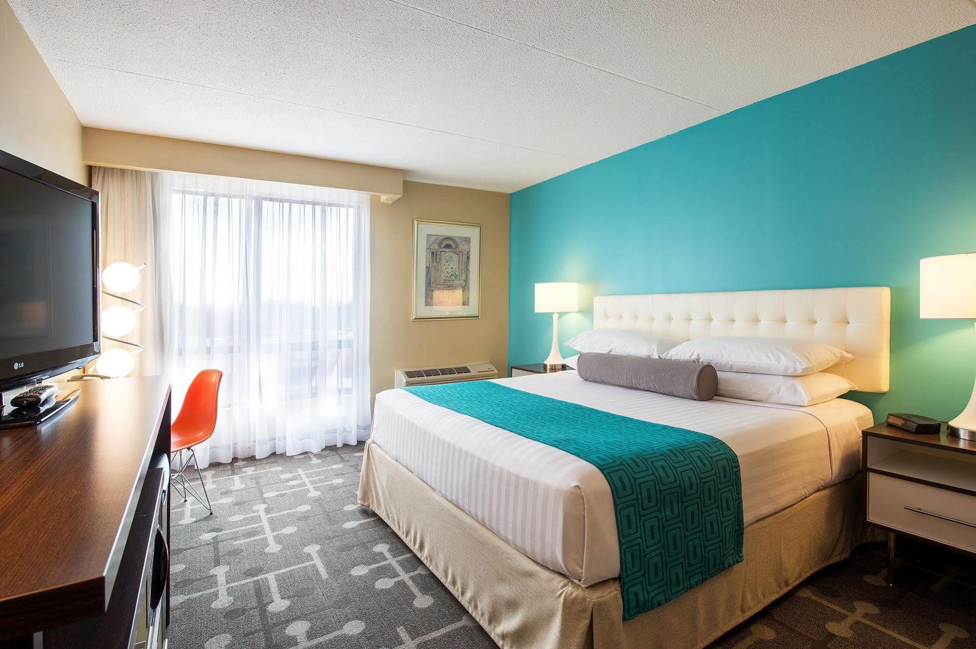 Howard Johnson Plaza By Wyndham By The Falls Niagara Bagian luar foto