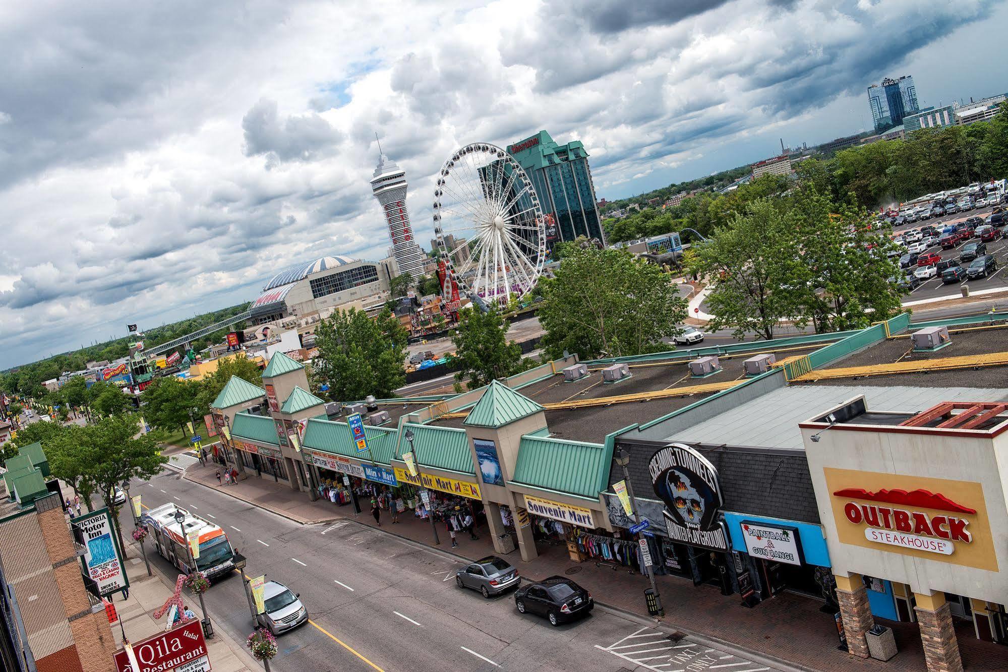 Howard Johnson Plaza By Wyndham By The Falls Niagara Bagian luar foto